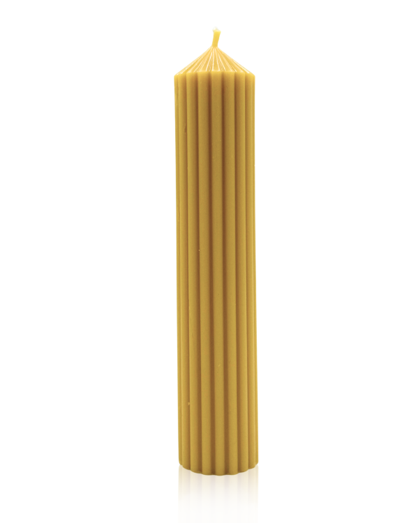 Wysoka żłobiona świeca IONIS D’oro 4/20 z żółtego wosku pszczelego - VOSQUE candles