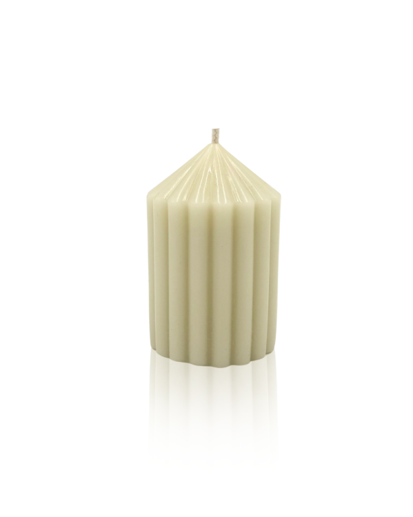 Kompaktowa żłobiona świeca IONIS Bianco 4,5/7 z bielonego wosku pszczelego - VOSQUE candles