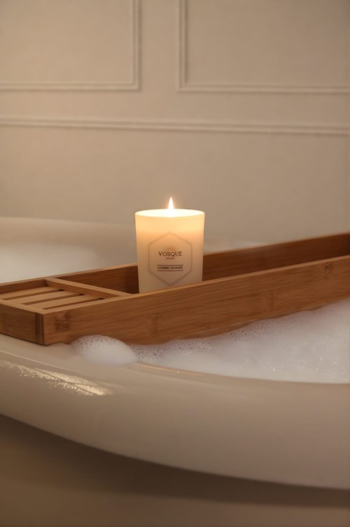 Świeca z wosku pszczelego LUMIERE LAVANDE 200 ml w białym szkle - naturalny zapach z olejków eterycznych - VOSQUE candles