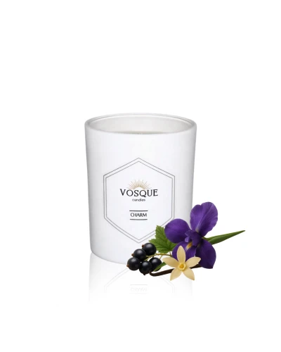 Świeca z wosku pszczelego CHARM 200 ml w białym szkle - zapach czarnej porzeczki, irysa i wanilii - VOSQUE candles